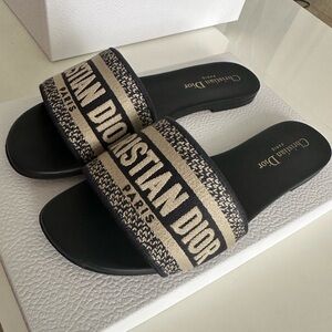 Authentic DIOR Dway Slides